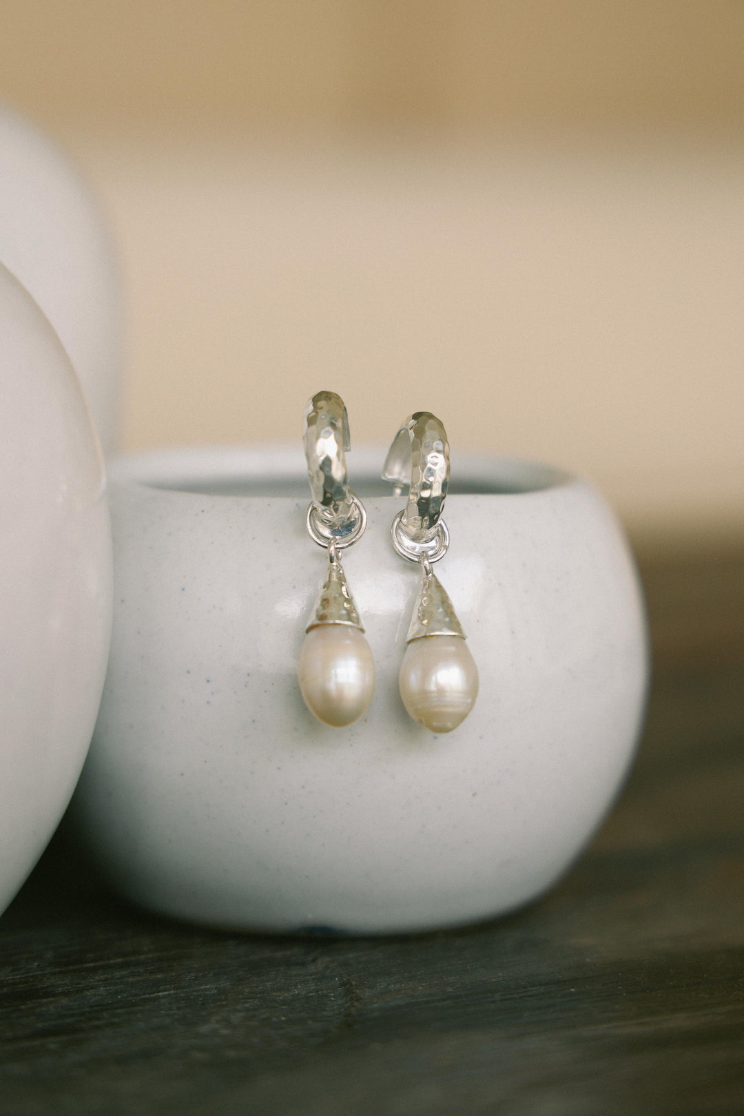 PENDIENTES DE ARO DE PLATA Y NÁCAR