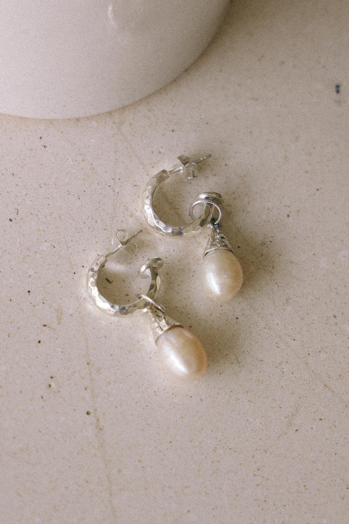 PENDIENTES DE ARO DE PLATA Y NÁCAR