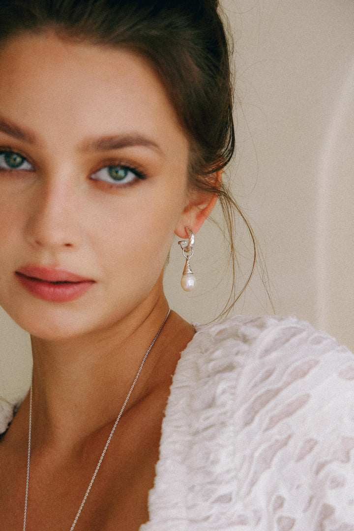 PENDIENTES DE ARO DE PLATA Y NÁCAR