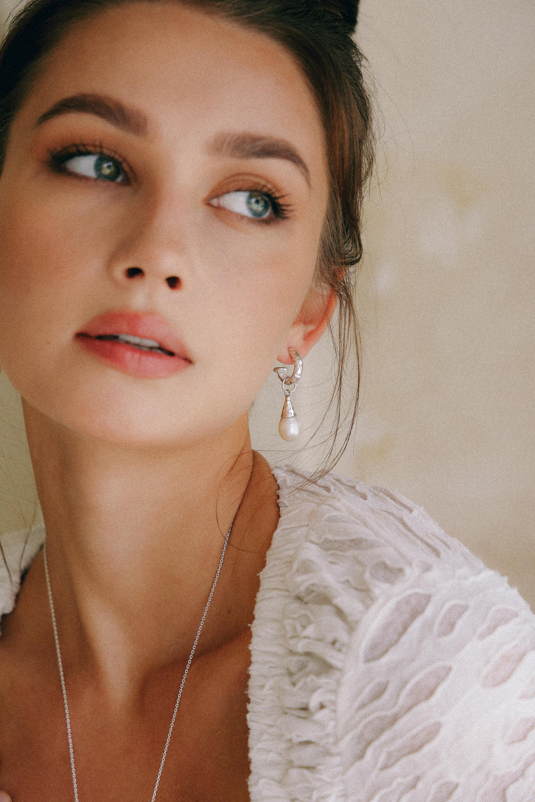 PENDIENTES DE ARO DE PLATA Y NÁCAR