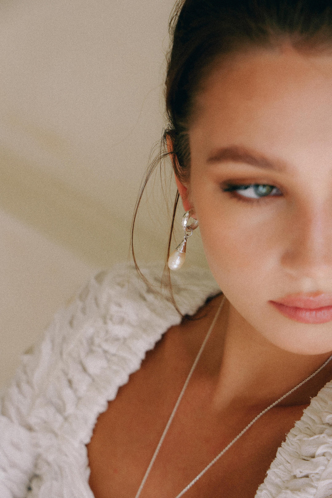 PENDIENTES DE ARO DE PLATA Y NÁCAR