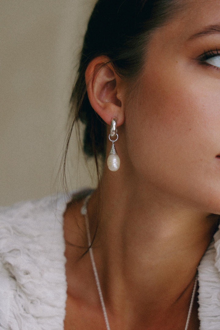 PENDIENTES DE ARO DE PLATA Y NÁCAR