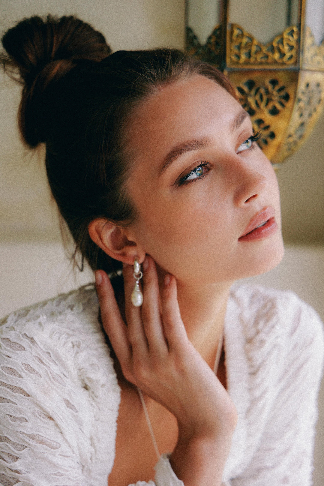 PENDIENTES DE ARO DE PLATA Y NÁCAR