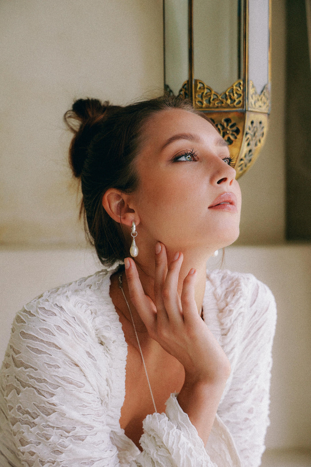 PENDIENTES DE ARO DE PLATA Y NÁCAR