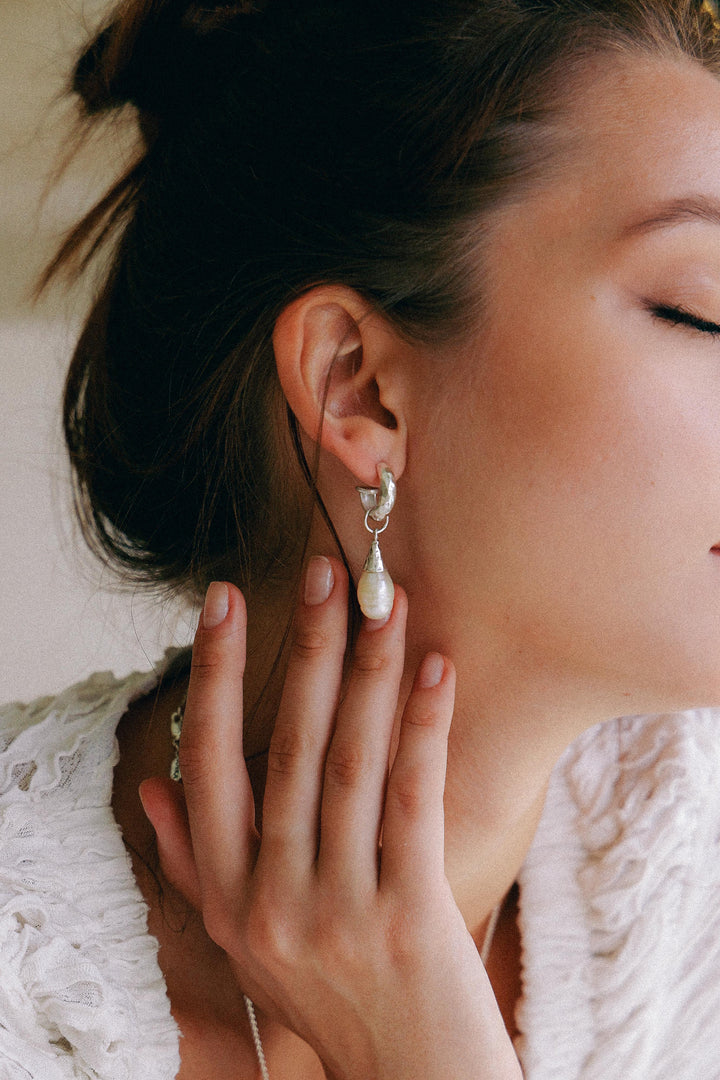 PENDIENTES DE ARO DE PLATA Y NÁCAR